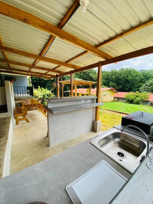 Tabaco Lodge #1 A Solo 5 Mins De Playa Carrillo Arbolito 外观 照片